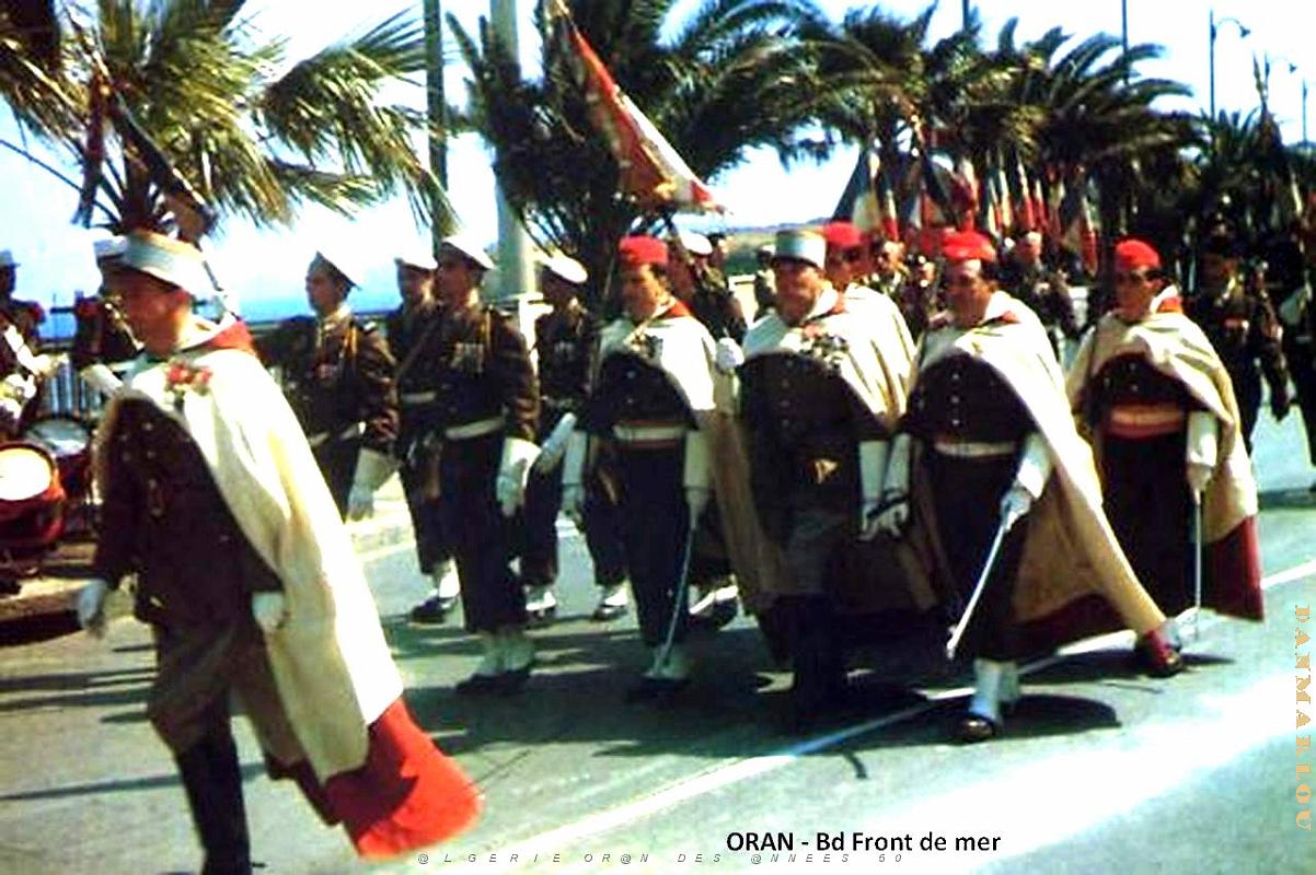Oran - Boulevard Front de Mer - Defile Spahis.jpg